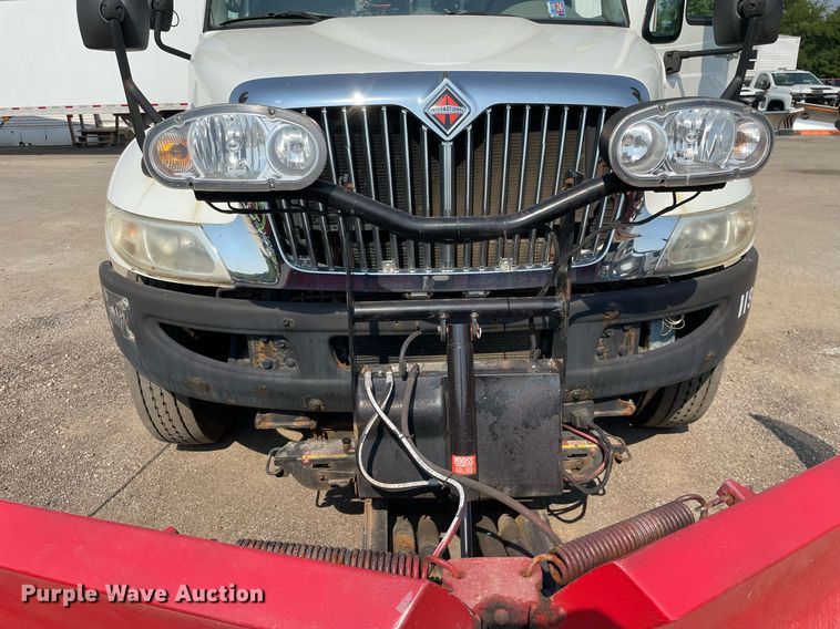 image for item DS8818 2013 International DuraStar 4300  spreader truck