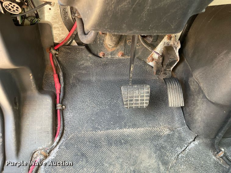 image for item DS8818 2013 International DuraStar 4300  spreader truck