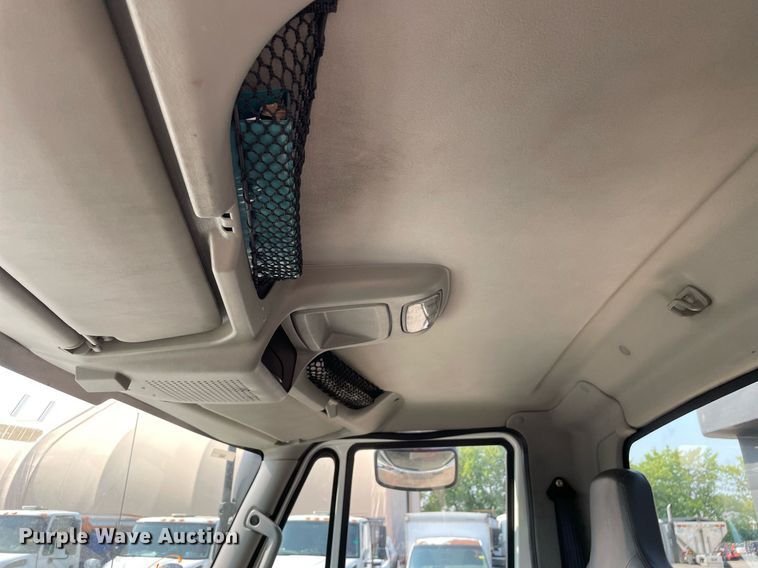 image for item DS8818 2013 International DuraStar 4300  spreader truck