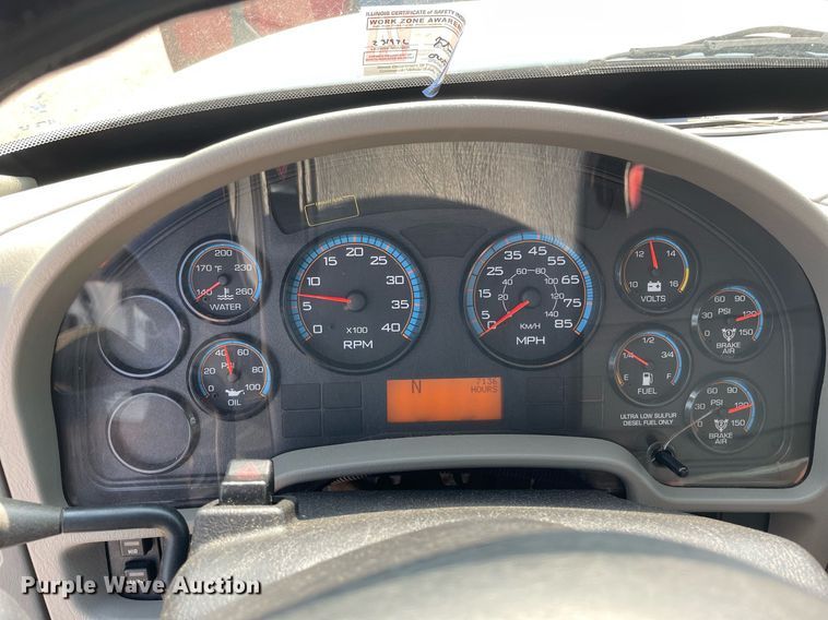 image for item DS8818 2013 International DuraStar 4300  spreader truck