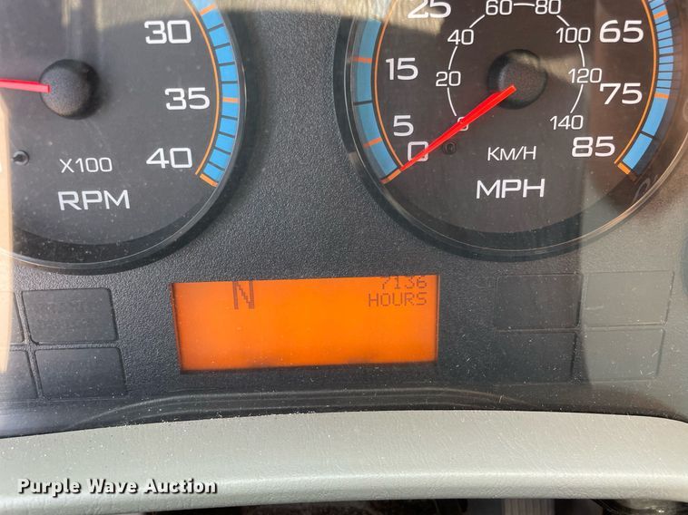 image for item DS8818 2013 International DuraStar 4300  spreader truck