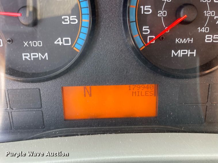 image for item DS8818 2013 International DuraStar 4300  spreader truck