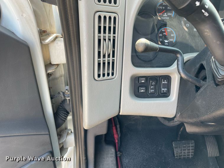 image for item DS8818 2013 International DuraStar 4300  spreader truck