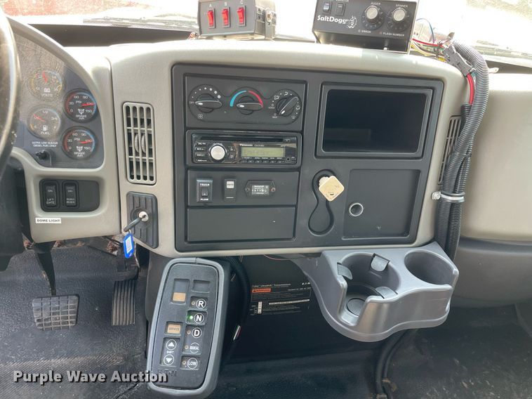 image for item DS8818 2013 International DuraStar 4300  spreader truck