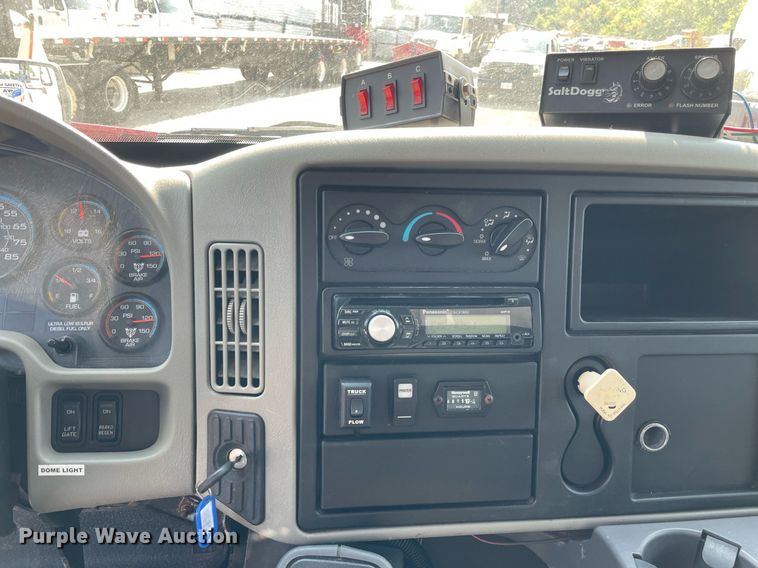 image for item DS8818 2013 International DuraStar 4300  spreader truck