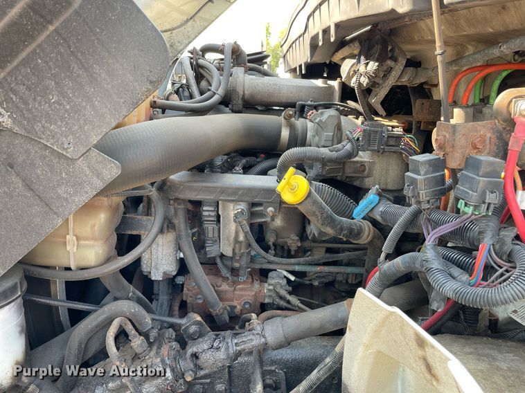 image for item DS8818 2013 International DuraStar 4300  spreader truck