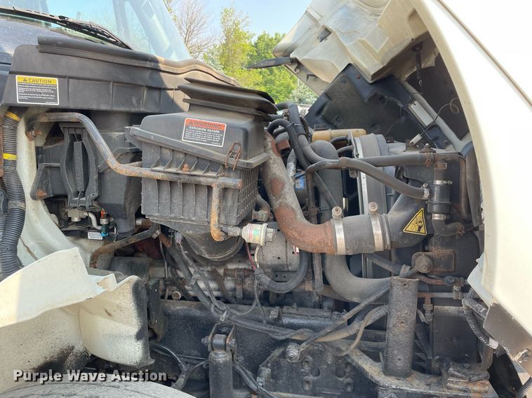 image for item DS8818 2013 International DuraStar 4300  spreader truck