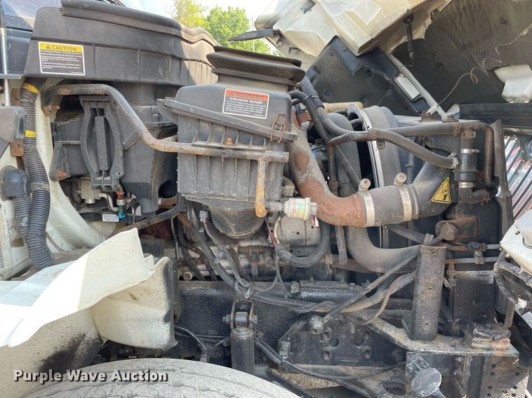 image for item DS8818 2013 International DuraStar 4300  spreader truck