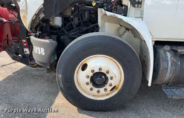 image for item DS8818 2013 International DuraStar 4300  spreader truck