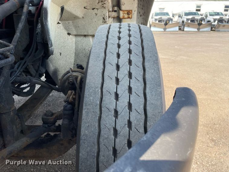 image for item DS8818 2013 International DuraStar 4300  spreader truck