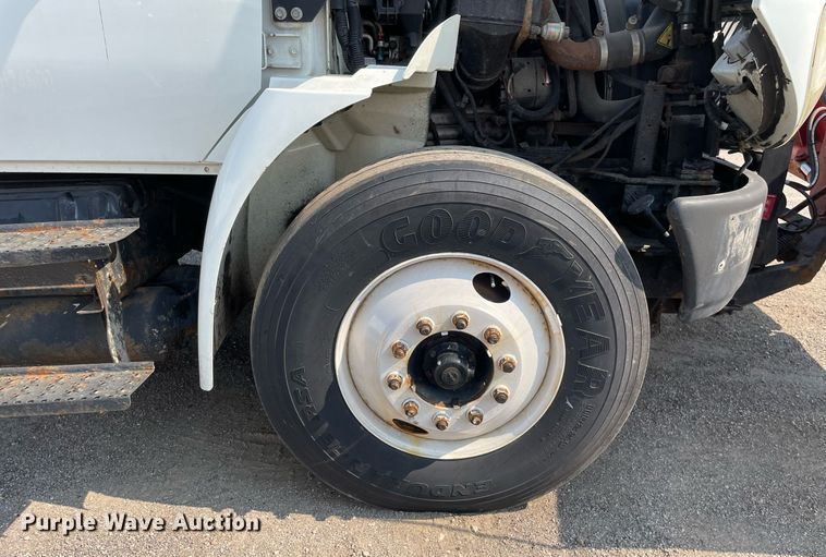 image for item DS8818 2013 International DuraStar 4300  spreader truck