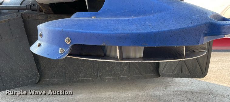 image for item DS8819 2005 International 4300  spreader truck