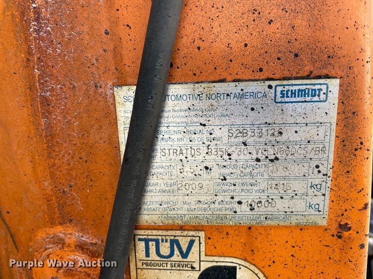 image for item DS8819 2005 International 4300  spreader truck