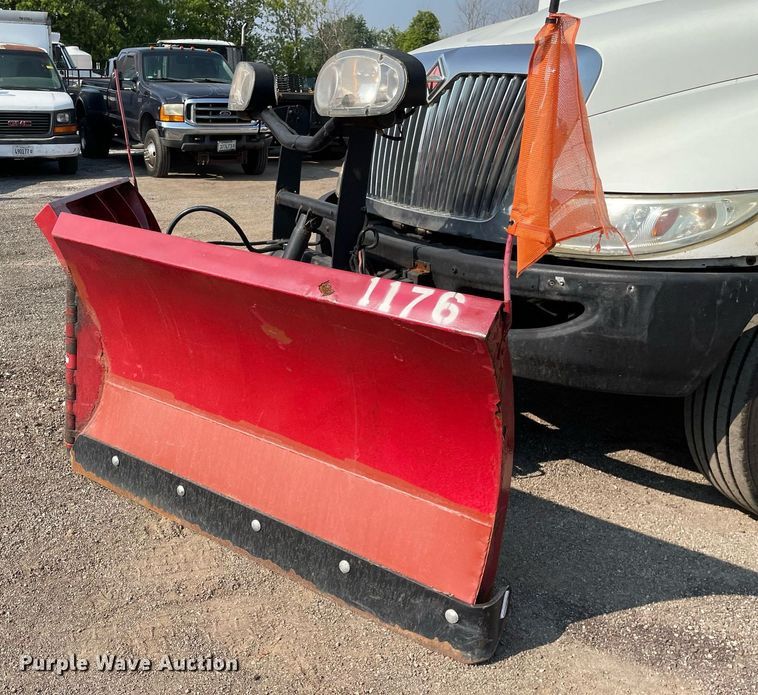 image for item DS8819 2005 International 4300  spreader truck