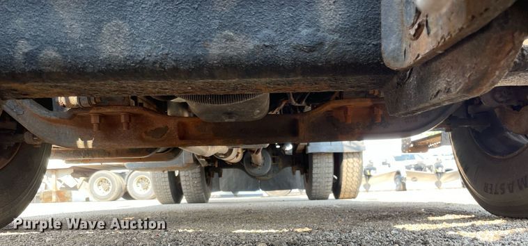 image for item DS8819 2005 International 4300  spreader truck