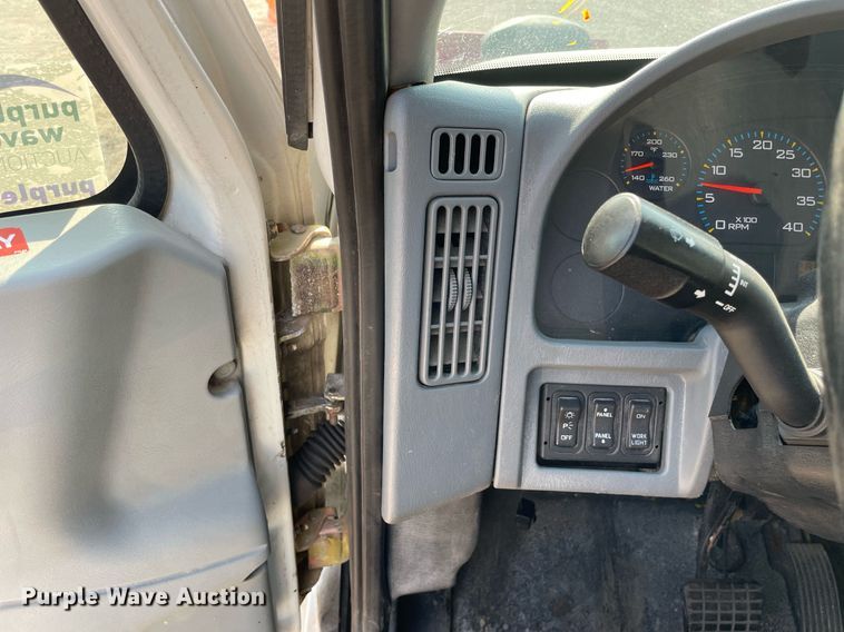 image for item DS8819 2005 International 4300  spreader truck