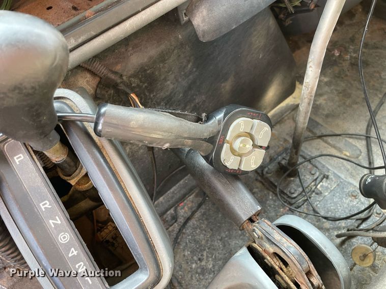 image for item DS8819 2005 International 4300  spreader truck