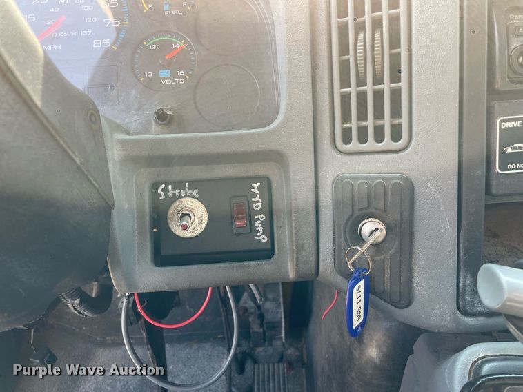 image for item DS8819 2005 International 4300  spreader truck