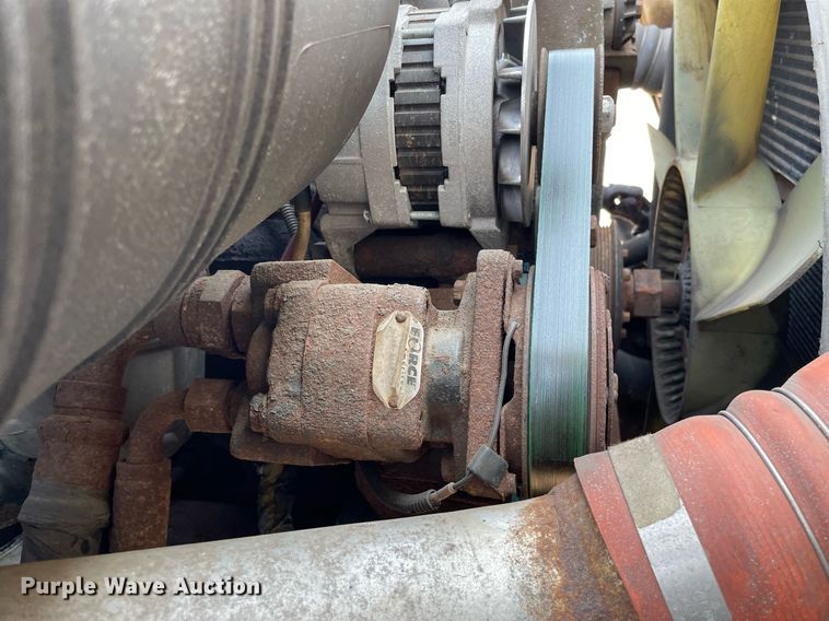 image for item DS8819 2005 International 4300  spreader truck