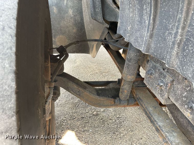 image for item DS8819 2005 International 4300  spreader truck