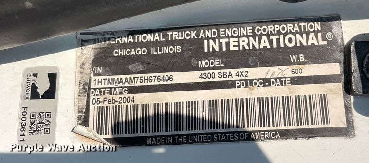 image for item DS8819 2005 International 4300  spreader truck