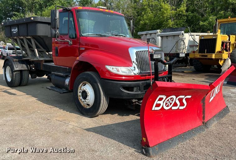 image for item DS8820 2014 International DuraStar 4300  spreader truck