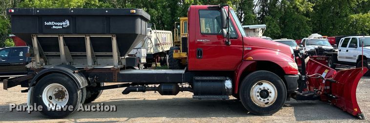 image for item DS8820 2014 International DuraStar 4300  spreader truck