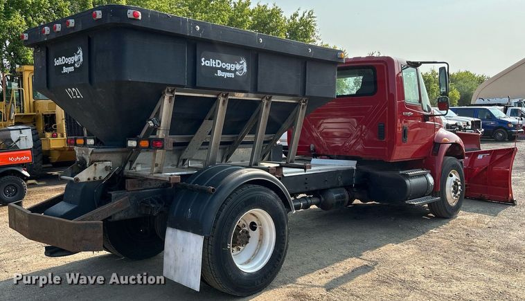 image for item DS8820 2014 International DuraStar 4300  spreader truck
