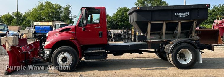 image for item DS8820 2014 International DuraStar 4300  spreader truck