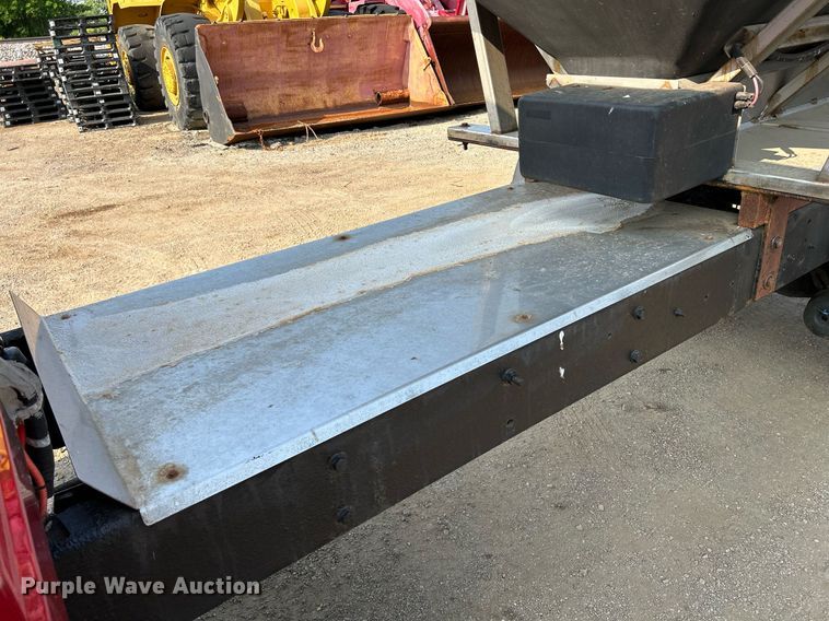 image for item DS8820 2014 International DuraStar 4300  spreader truck