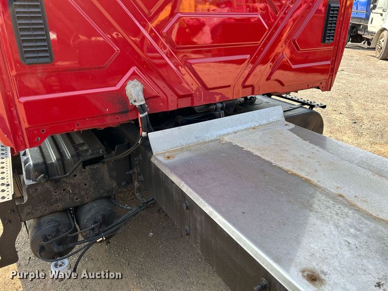 image for item DS8820 2014 International DuraStar 4300  spreader truck