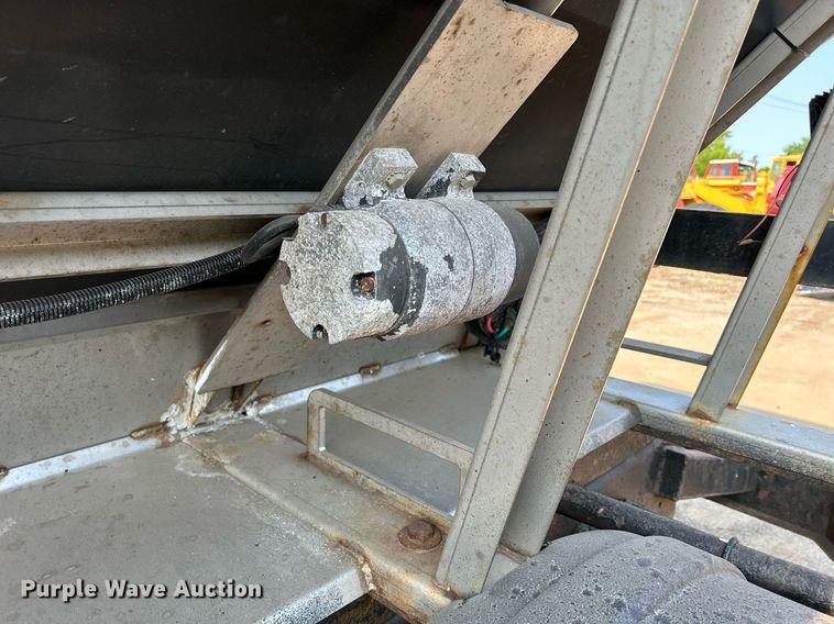 image for item DS8820 2014 International DuraStar 4300  spreader truck