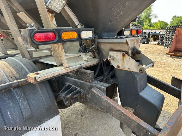 image for item DS8820 2014 International DuraStar 4300  spreader truck