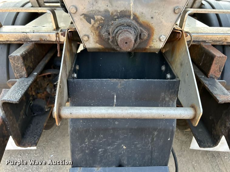 image for item DS8820 2014 International DuraStar 4300  spreader truck