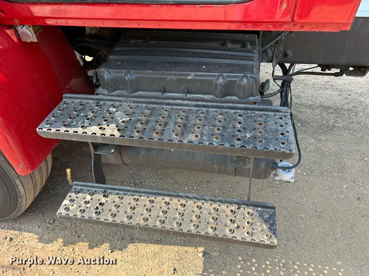 image for item DS8820 2014 International DuraStar 4300  spreader truck