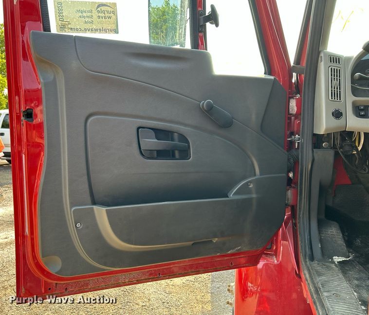 image for item DS8820 2014 International DuraStar 4300  spreader truck