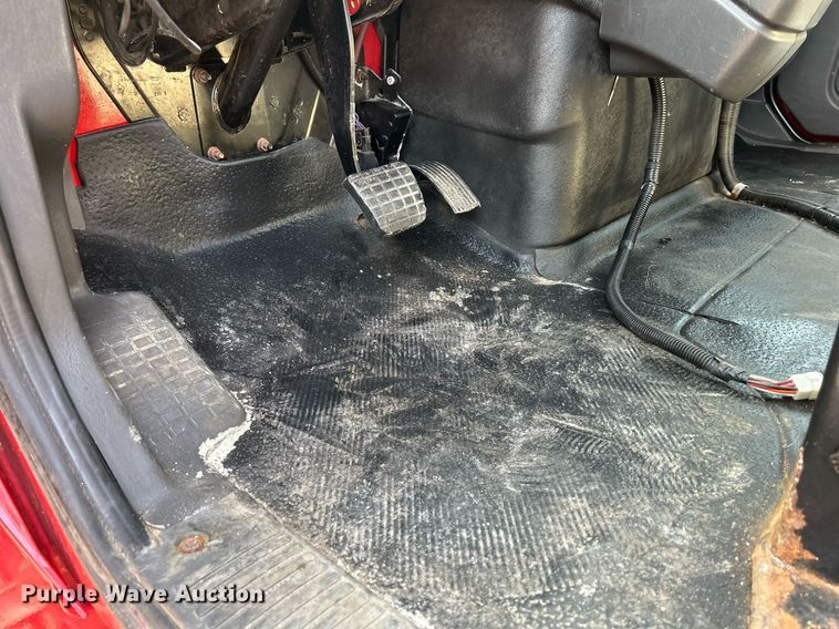 image for item DS8820 2014 International DuraStar 4300  spreader truck