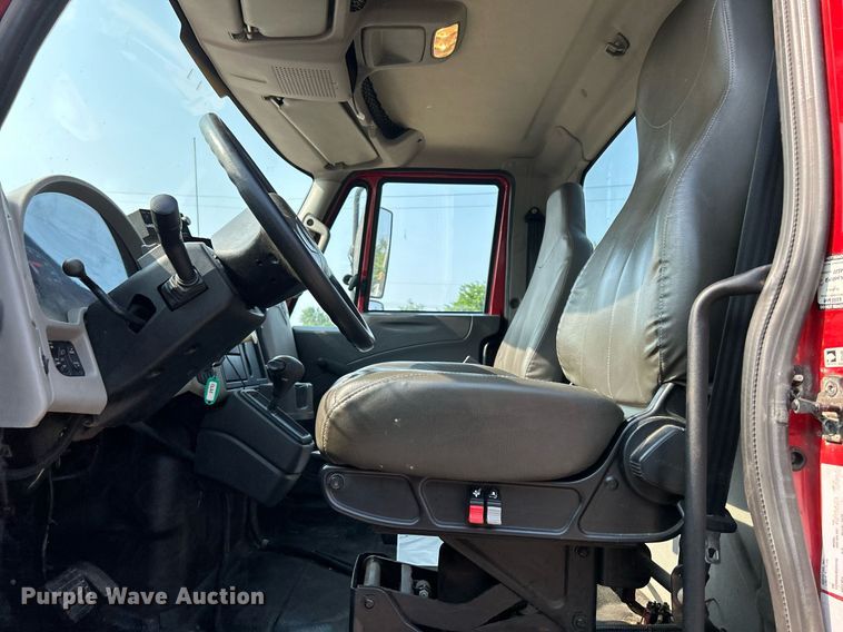 image for item DS8820 2014 International DuraStar 4300  spreader truck