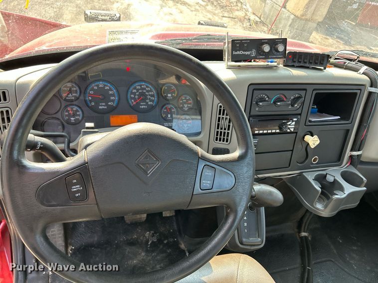 image for item DS8820 2014 International DuraStar 4300  spreader truck