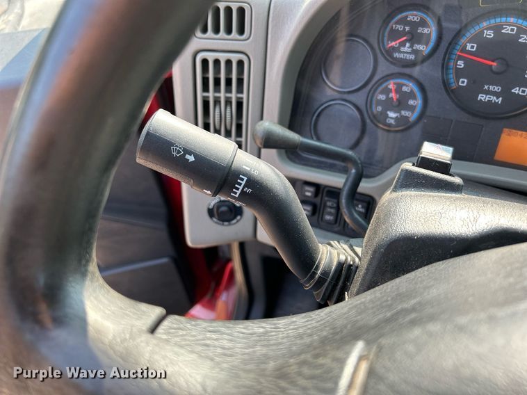 image for item DS8820 2014 International DuraStar 4300  spreader truck