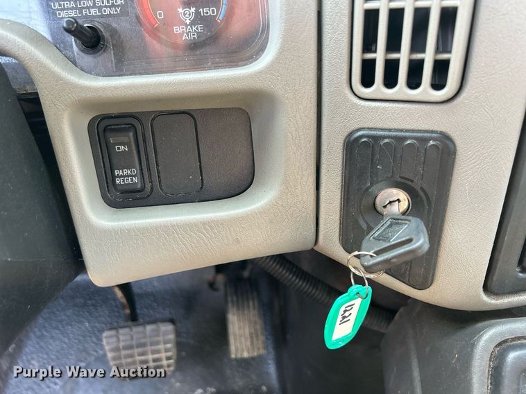 image for item DS8820 2014 International DuraStar 4300  spreader truck