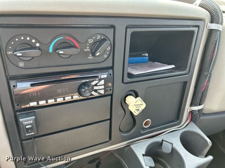 image for item DS8820 2014 International DuraStar 4300  spreader truck