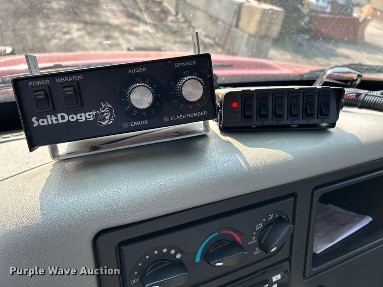 image for item DS8820 2014 International DuraStar 4300  spreader truck