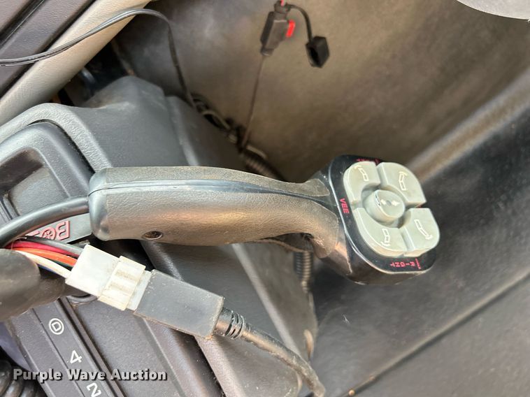 image for item DS8820 2014 International DuraStar 4300  spreader truck