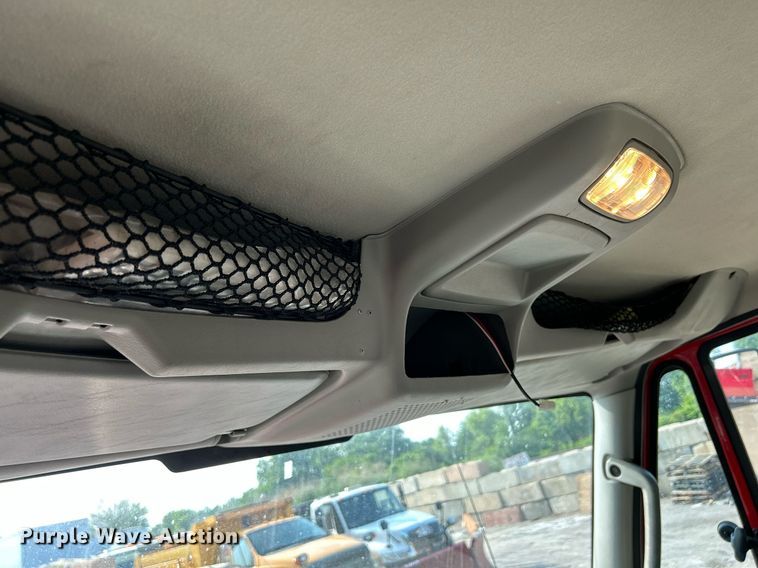 image for item DS8820 2014 International DuraStar 4300  spreader truck