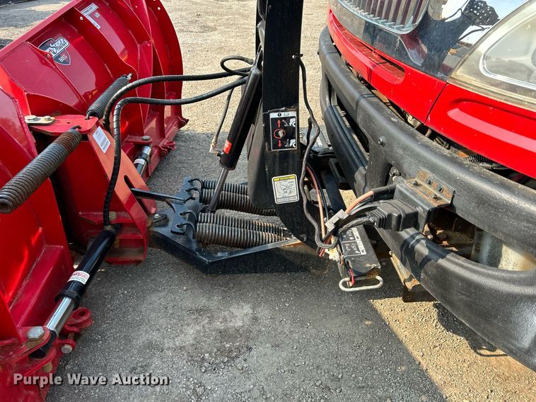 image for item DS8820 2014 International DuraStar 4300  spreader truck