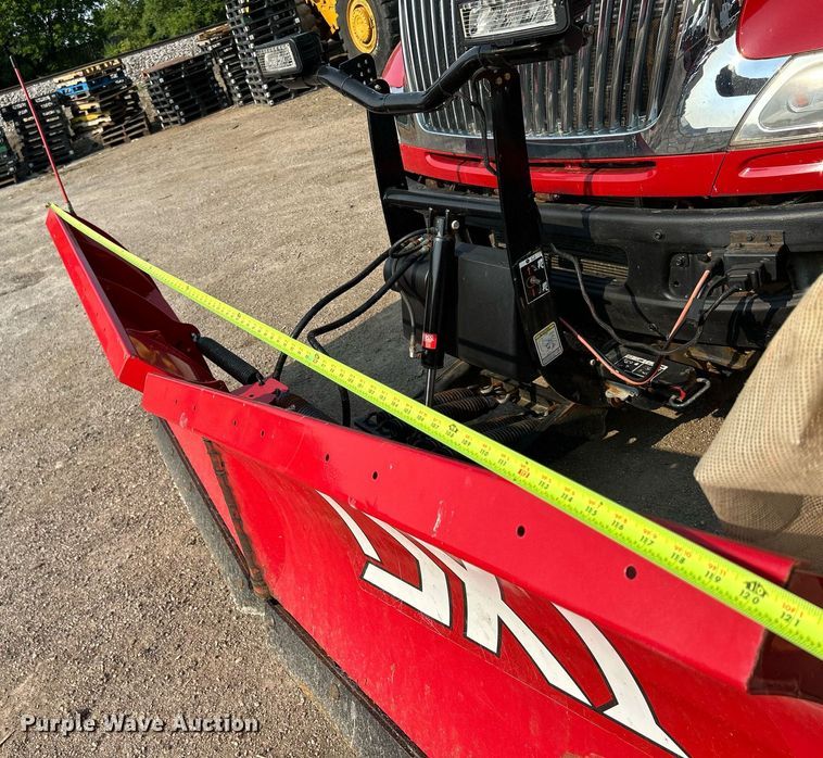 image for item DS8820 2014 International DuraStar 4300  spreader truck