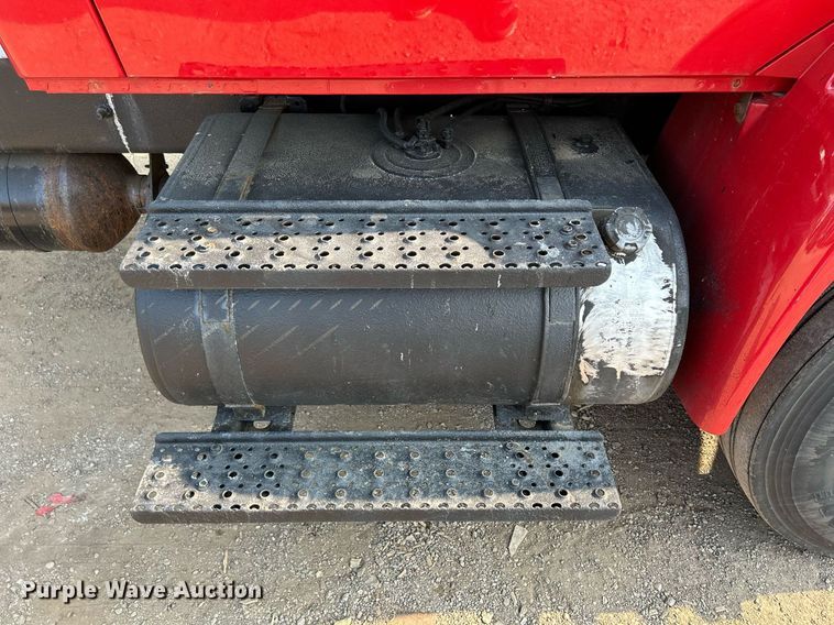 image for item DS8820 2014 International DuraStar 4300  spreader truck