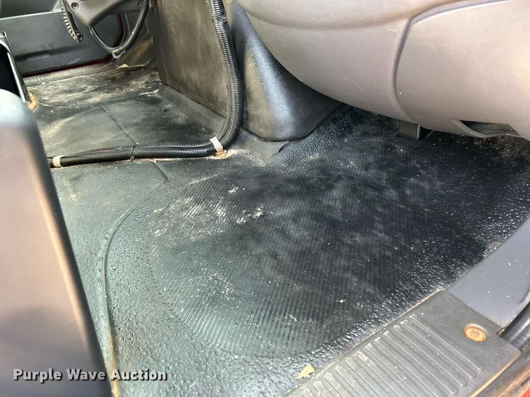 image for item DS8820 2014 International DuraStar 4300  spreader truck