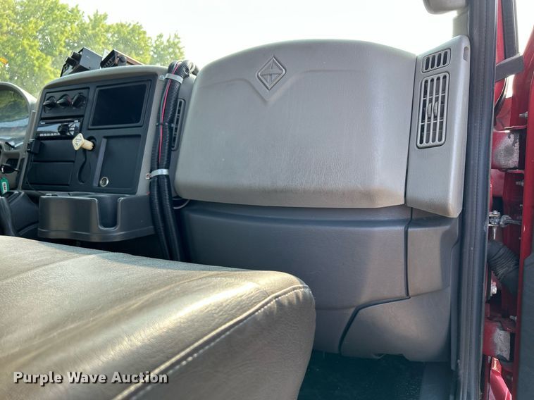 image for item DS8820 2014 International DuraStar 4300  spreader truck